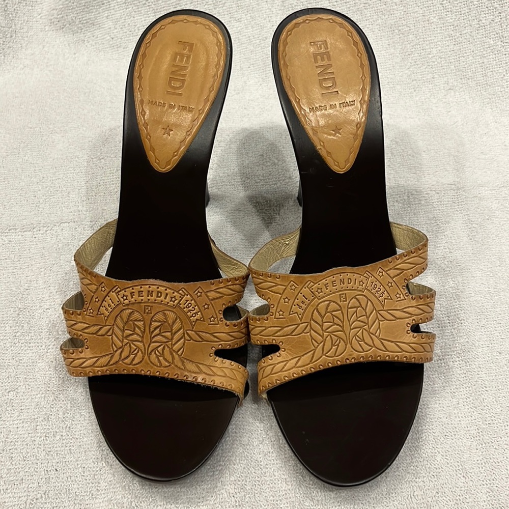 Fendi Pumps with Leather Upper and Man Made Sole Size 36.5